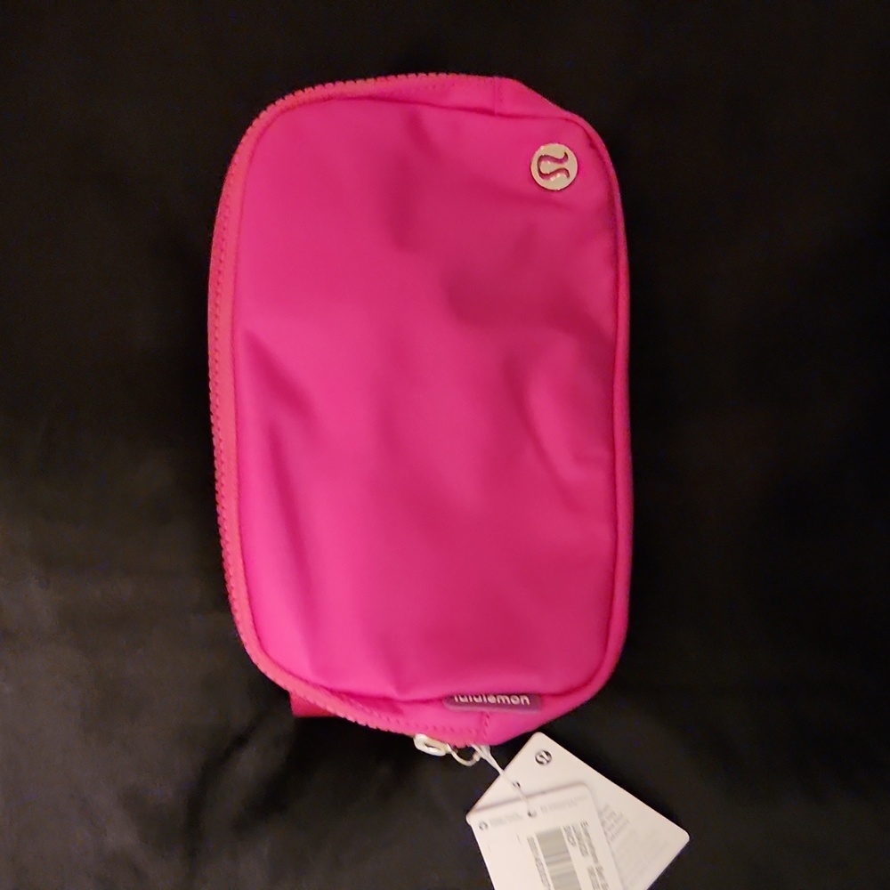 Lululemon Everywhere Belt Bag Sonic Pink NEW!